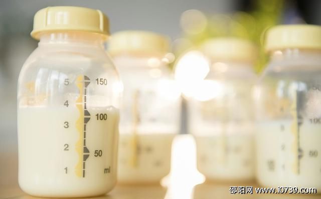 给宝宝喝母乳的时间窗口：挤到玻璃奶瓶能放多久？