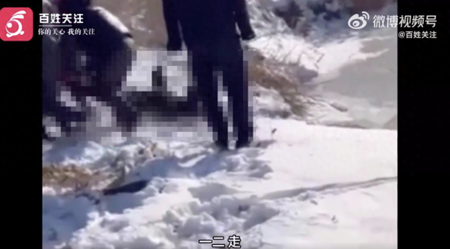 男子冬钓失踪24小时后冰缝中发现遗体