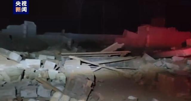 甘肃地震现场：房屋受损、吊顶垮塌、村庄断电，灾情严重